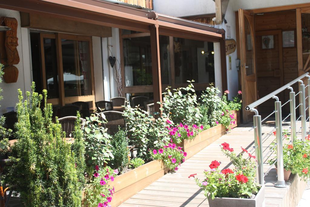 Logis Hotel Gai Soleil Самоенс Екстер'єр фото