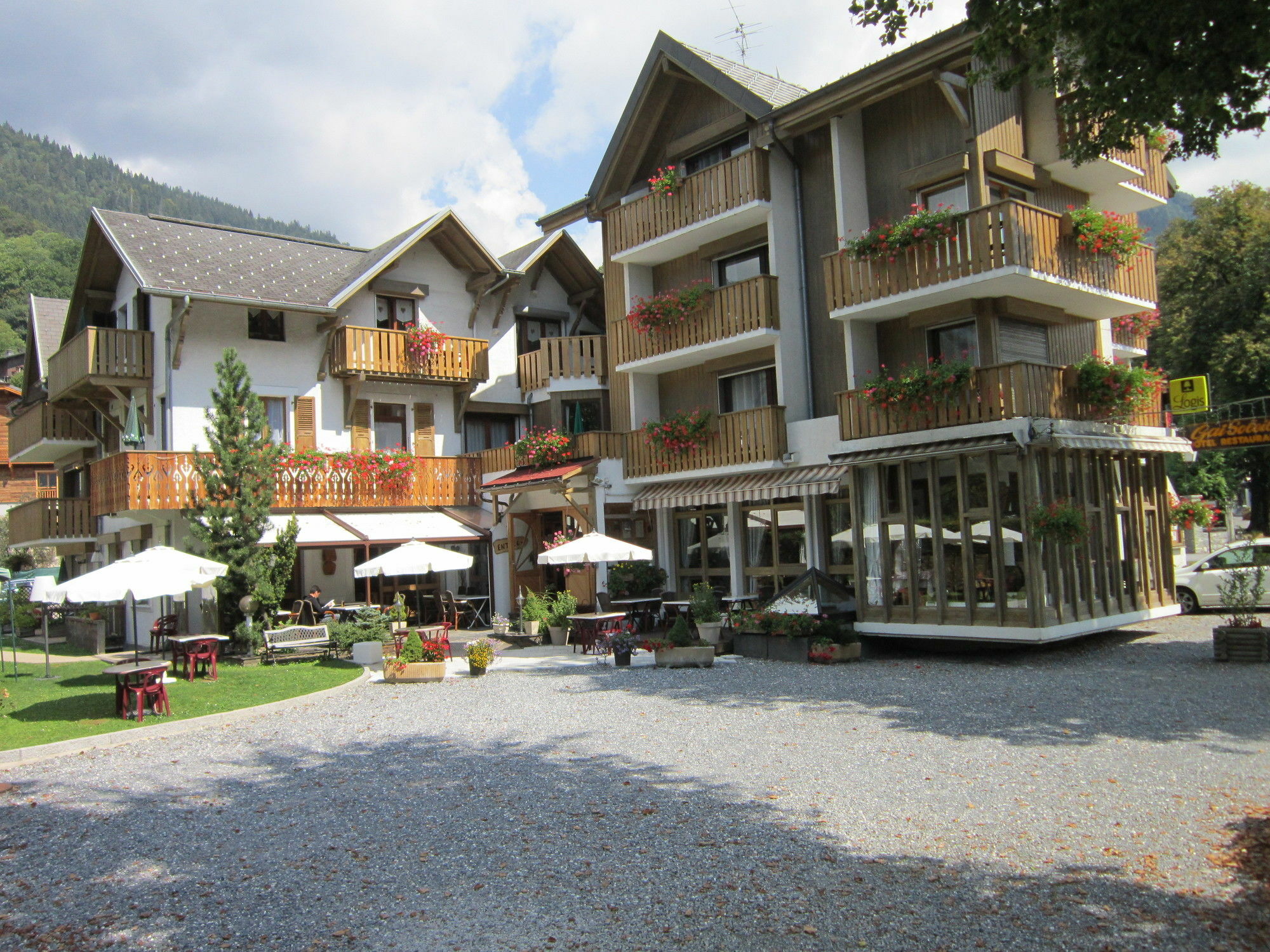 Logis Hotel Gai Soleil Самоенс Екстер'єр фото